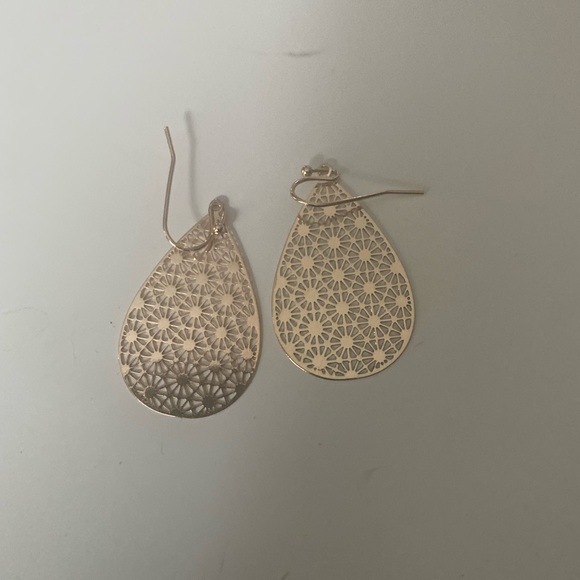 No Box: Gorgeous Filligree Gold Colour - Picture 1 of 1